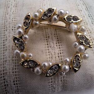 Vintage Gold Tone Costume Faux Pearl & Clear Rhinestone Brooch